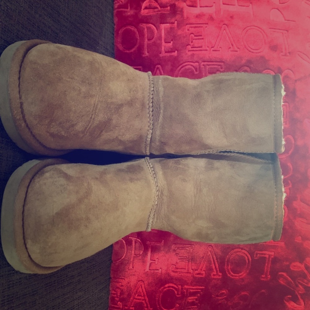 Ugh boots size 8